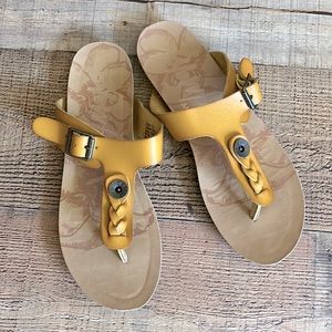 EUC Blowfish Malibu Slip On Greco Style T Strap Sandals Yellow Faux Leather 7.5